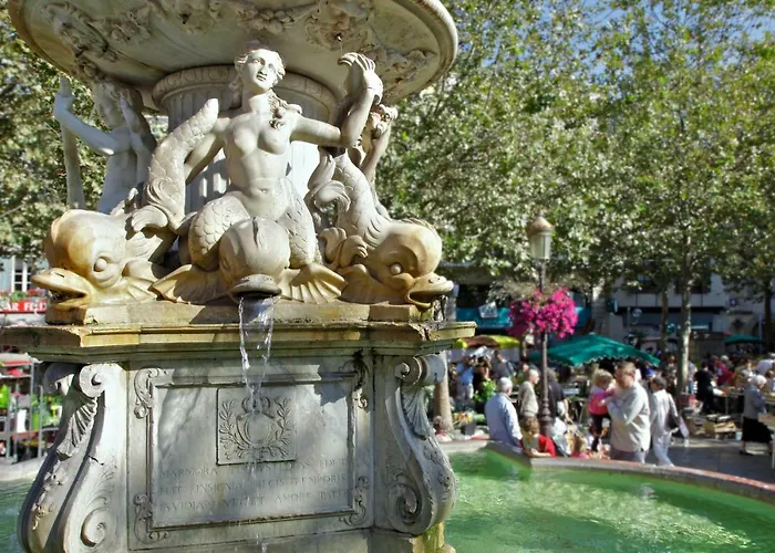 Le Voltaire